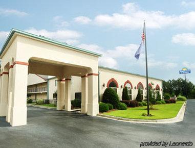 Days Inn & Suites By Wyndham Columbia Airport West Columbia Exterior photo